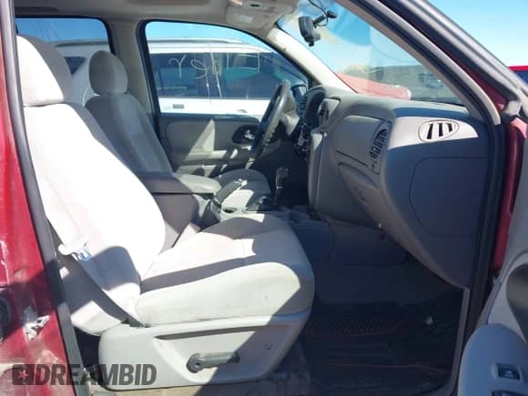 2007 Chevrolet TrailBlazer LS z VIN 1GNDT13S072287468, wystawiony jako IAAI lot #43208208 z przebiegiem 167 391 mil mil oraz . Historia ofert i sprzedaży dostępna na DreamBid. Obrazek 5.