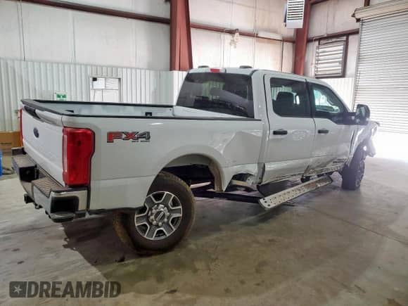 2025 Ford F-250 XLT с VIN 1FT7W2BT1SEE03961, выставлен на аукционе Copart как лот 81460455 с пробегом 5 065 миль миль и Списание • Salvage title. История ставок и продаж доступна на DreamBid. Изображение 3.