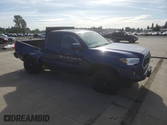 2022 Toyota Tacoma SR z VIN 3TYSZ5AN0NT091172, wystawiony jako Copart lot #56365785 z przebiegiem Nie podano mil oraz Szkoda całkowita • Salvage title. Historia ofert i sprzedaży dostępna na DreamBid. Obrazek 4.