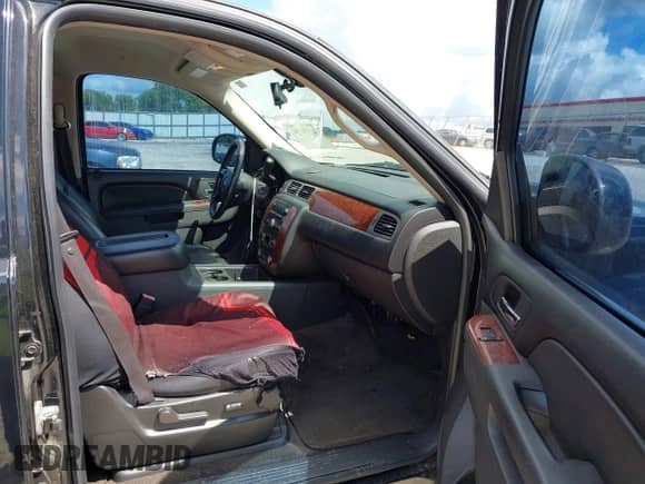 2010 Chevrolet Suburban LT z VIN 1GNUCJE08AR192831, wystawiony jako IAAI lot #42534754 z przebiegiem 165 741 mil mil oraz . Historia ofert i sprzedaży dostępna na DreamBid. Obrazek 5.