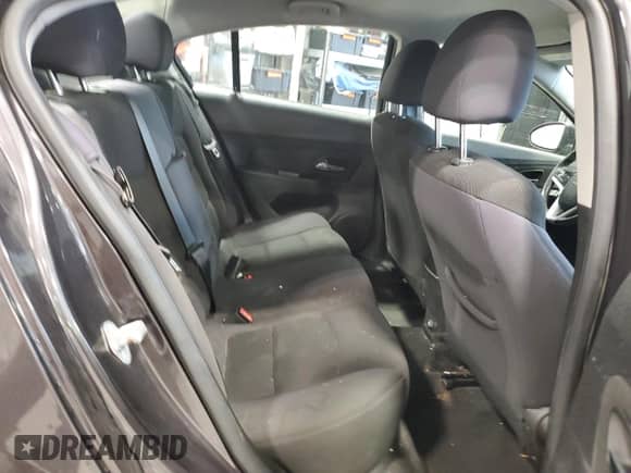 2014 Chevrolet Cruze 1LT z VIN 1G1PC5SB5E7160951, wystawiony jako Copart lot #82628935 z przebiegiem 124 212 mil mil oraz Nie do naprawy • Non repairable. Historia ofert i sprzedaży dostępna na DreamBid. Obrazek 10.