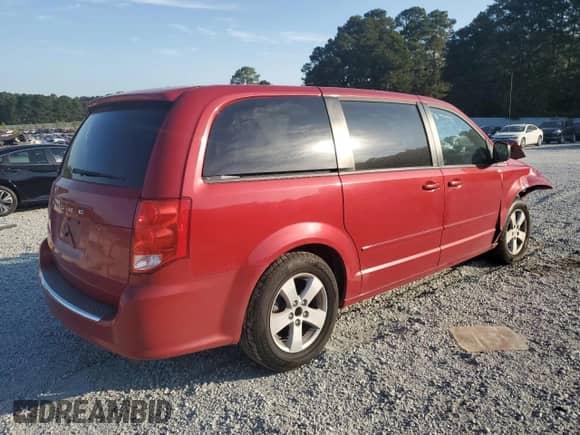 2013 Dodge Grand Caravan SE with VIN 2C4RDGBG2DR568129, listed as a Copart auction lot 71908235 with 110,135 mi miles and Salvage title. Bid and sale history available at DreamBid. Image 3.