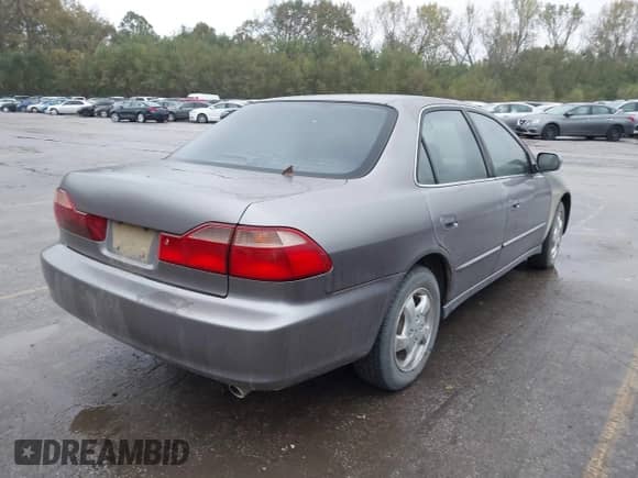 2000 Honda Accord EX with VIN 1HGCG5656YA101625, listed as a IAAI auction lot 43540142 with 188,582 mi miles and . Bid and sale history available at DreamBid. Image 4.
