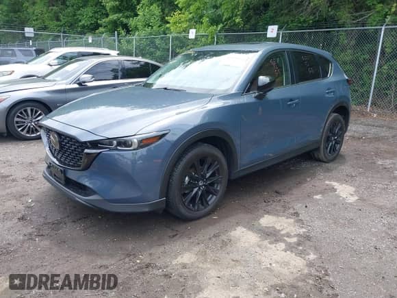 2023 Mazda CX-5 S Carbon Edition z VIN JM3KFBCM8P0223695, wystawiony jako IAAI lot #42379352 z przebiegiem 41 849 mil mil oraz . Historia ofert i sprzedaży dostępna na DreamBid. Obrazek 2.