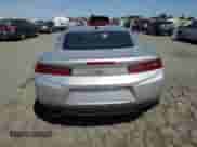 2018 Chevrolet Camaro 1LS z VIN 1G1FA1RX6J0137645, wystawiony jako Copart lot #55106625 z przebiegiem 52 627 mil mil oraz Szkoda całkowita • Salvage title. Historia ofert i sprzedaży dostępna na DreamBid. Obrazek 6.