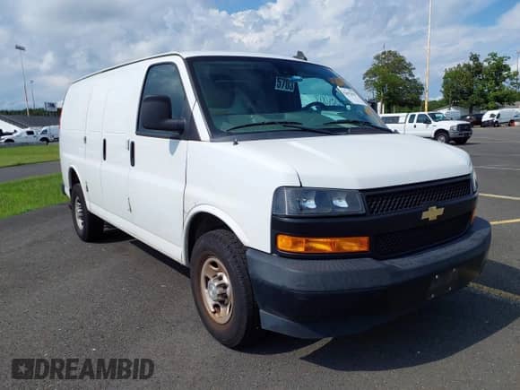 2019 Chevrolet Express Cargo z VIN 1GCWGAFP8K1370495, wystawiony jako IAAI lot #42692818 z przebiegiem 73 398 mil mil oraz . Historia ofert i sprzedaży dostępna na DreamBid. Obrazek 1.
