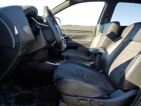 2020 Mitsubishi Outlander SE с VIN JA4AD3A32LZ022384, выставлен на аукционе Copart как лот 86107215 с пробегом 57 808 миль миль и Списание • Salvage title. История ставок и продаж доступна на DreamBid. Изображение 7.