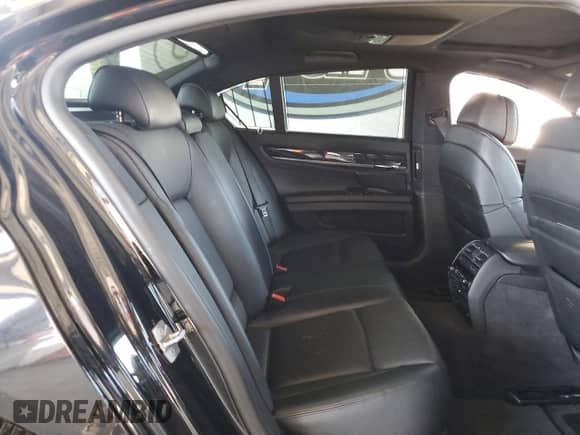 2012 BMW 7 Series 750i z VIN WBAKA8C57CCY37405, wystawiony jako Copart lot #68456005 z przebiegiem 115 029 mil mil oraz Szkoda całkowita • Salvage title. Historia ofert i sprzedaży dostępna na DreamBid. Obrazek 10.