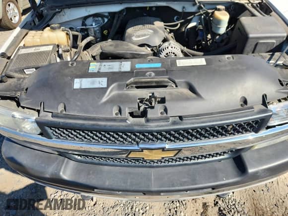 2002 Chevrolet Silverado 2500HD LS z VIN 1GCHC29U72E117463, wystawiony jako Copart lot #81401095 z przebiegiem 165 754 mil mil oraz Szkoda całkowita • Salvage title. Historia ofert i sprzedaży dostępna na DreamBid. Obrazek 11.