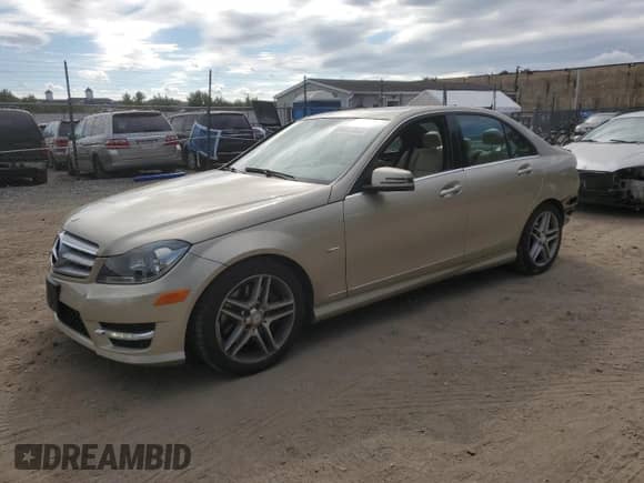 2012 Mercedes-Benz C 350 Sport z VIN WDDGF5HB8CR210450, wystawiony jako Copart lot #84415455 z przebiegiem 99 653 mil mil oraz Szkoda całkowita • Salvage title. Historia ofert i sprzedaży dostępna na DreamBid. Obrazek 1.