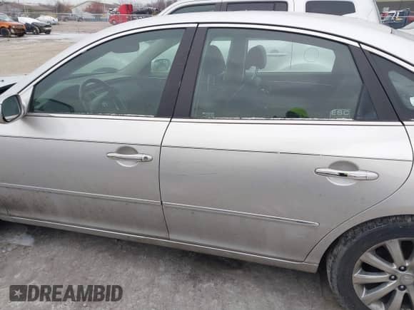 2009 Hyundai Azera Limited с VIN KMHFC46F99A343039, выставлен на аукционе IAAI как лот 41211939 с пробегом 109 584 миль миль и . История ставок и продаж доступна на DreamBid. Изображение 14.
