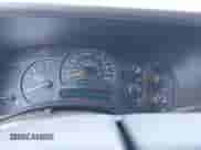 2003 Chevrolet Silverado 1500HD LS z VIN 1GCGK13U63F115006, wystawiony jako IAAI lot #42912221 z przebiegiem 197 272 mil mil oraz . Historia ofert i sprzedaży dostępna na DreamBid. Obrazek 7.