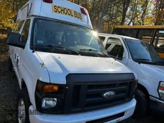 2014 Ford Econoline Cargo Commercial with VIN 1FTNS2EW5EDA97298, listed as a Copart auction lot 89735735 with 152,500 mi miles and Clean title. Bid and sale history available at DreamBid. Image 1.