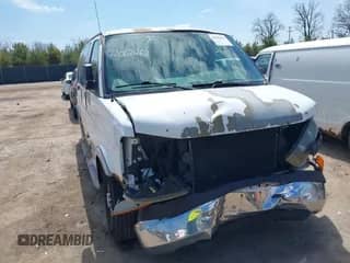 2008 Chevrolet Express Passenger z VIN 1GAHG35K981127449, wystawiony jako IAAI lot #42062262 z przebiegiem 243 575 mil mil oraz . Historia ofert i sprzedaży dostępna na DreamBid. Obrazek 1.