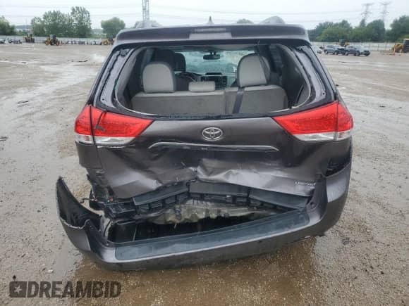 2013 Toyota Sienna XLE AAS z VIN 5TDYK3DC6DS358063, wystawiony jako Copart lot #66729285 z przebiegiem 205 778 mil mil oraz Szkoda całkowita • Salvage title. Historia ofert i sprzedaży dostępna na DreamBid. Obrazek 6.