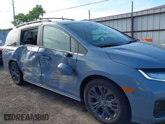 2025 Honda Odyssey Touring с VIN 5FNRL6H86SB003646, выставлен на аукционе IAAI как лот 42235650 с пробегом 4 385 миль миль и . История ставок и продаж доступна на DreamBid. Изображение 13.