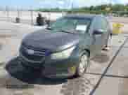 2014 Chevrolet Cruze LS z VIN 1G1PA5SH0E7342048, wystawiony jako IAAI lot #43259155 z przebiegiem 174 788 mil mil oraz . Historia ofert i sprzedaży dostępna na DreamBid. Obrazek 2.