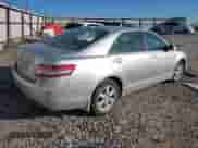 2010 Toyota Camry LE z VIN 4T4BF3EK6AR015746, wystawiony jako IAAI lot #43445956 z przebiegiem 142 480 mil mil oraz . Historia ofert i sprzedaży dostępna na DreamBid. Obrazek 4.