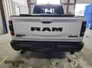 2020 Ram 1500 Rebel z VIN 1C6SRFLT4LN314434, wystawiony jako Copart lot #71672725 z przebiegiem 74 848 mil mil oraz Czysty tytuł • Clean title. Historia ofert i sprzedaży dostępna na DreamBid. Obrazek 6.