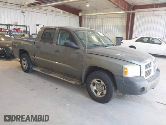 2005 Dodge Dakota ST с VIN 1D7HW28N85S161890, выставлен на аукционе IAAI как лот 42482871 с пробегом 98 361 миль миль и . История ставок и продаж доступна на DreamBid. Изображение 1.