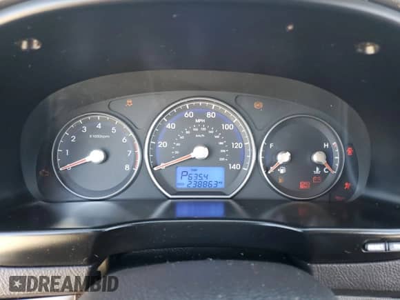 2010 Hyundai Santa Fe GLS z VIN 5NMSG3AB4AH391371, wystawiony jako Copart lot #86821095 z przebiegiem 238 863 mil mil oraz Szkoda całkowita • Salvage title. Historia ofert i sprzedaży dostępna na DreamBid. Obrazek 9.