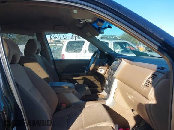 2006 Honda Pilot EX z VIN 5FNYF18416B002655, wystawiony jako IAAI lot #43407605 z przebiegiem 325 717 mil mil oraz . Historia ofert i sprzedaży dostępna na DreamBid. Obrazek 5.