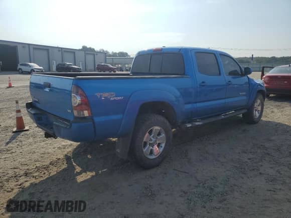 2011 Toyota Tacoma with VIN 3TMMU4FN8BM036194, listed as a Copart auction lot 70212255 with 198,720 mi miles and Salvage title. Bid and sale history available at DreamBid. Image 3.