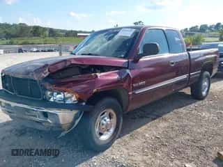 2001 Dodge 2500 z VIN 1B7KC23661J202798, wystawiony jako IAAI lot #43362419 z przebiegiem 18 493 mil mil oraz . Historia ofert i sprzedaży dostępna na DreamBid. Obrazek 2.