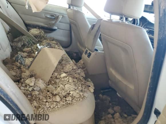 2011 BMW 3 Series 328i с VIN WBAPH5C56BF094023, выставлен на аукционе Copart как лот 63217425 с пробегом Не указан миль и Списание • Salvage title. История ставок и продаж доступна на DreamBid. Изображение 10.