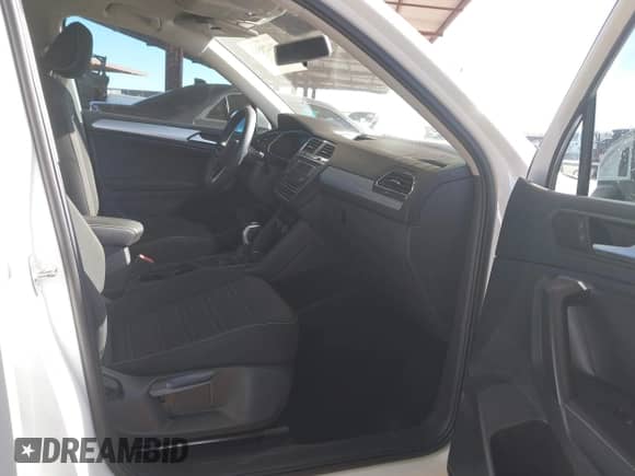 2022 Volkswagen Tiguan S with VIN 3VV1B7AX2NM001840, listed as a IAAI auction lot 41425588 with 28,720 mi miles and . Bid and sale history available at DreamBid. Image 5.