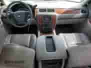 2008 Chevrolet Suburban LTZ z VIN 1GNFK16Y18R165402, wystawiony jako Copart lot #47832565 z przebiegiem 184 399 mil mil oraz Szkoda całkowita • Salvage title. Historia ofert i sprzedaży dostępna na DreamBid. Obrazek 8.