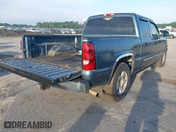 2006 Chevrolet Silverado 1500 LT2 z VIN 2GCEC13Z761347531, wystawiony jako IAAI lot #42121593 z przebiegiem 344 438 mil mil oraz . Historia ofert i sprzedaży dostępna na DreamBid. Obrazek 18.