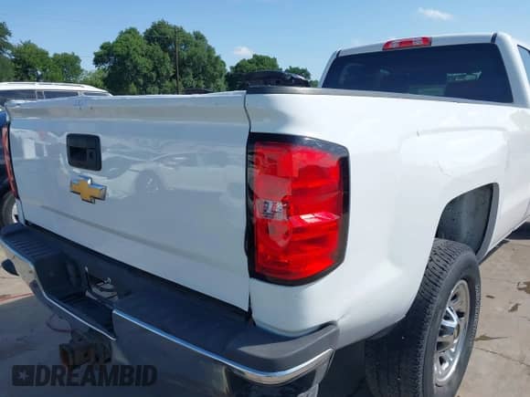 2015 Chevrolet Silverado 3500HD with VIN 1GC2CYEG0FZ534639, listed as a IAAI auction lot 42080526 with 245,795 mi miles and . Bid and sale history available at DreamBid. Image 19.