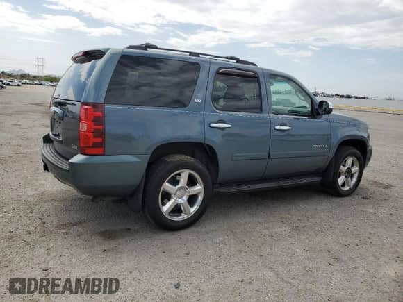 2008 Chevrolet Tahoe 1LT z VIN 1GNFK13018J173108, wystawiony jako Copart lot #66930985 z przebiegiem 238 305 mil mil oraz Czysty tytuł • Clean title. Historia ofert i sprzedaży dostępna na DreamBid. Obrazek 3.