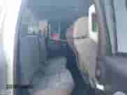 2018 Chevrolet Silverado 1500 Work Truck z VIN 1GCVKNEC6JZ267513, wystawiony jako IAAI lot #42518480 z przebiegiem 87 046 mil mil oraz . Historia ofert i sprzedaży dostępna na DreamBid. Obrazek 8.