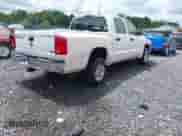 2006 Dodge Dakota SLT z VIN 1D7HW48N66S524247, wystawiony jako IAAI lot #42442778 z przebiegiem 71 419 mil mil oraz . Historia ofert i sprzedaży dostępna na DreamBid. Obrazek 4.