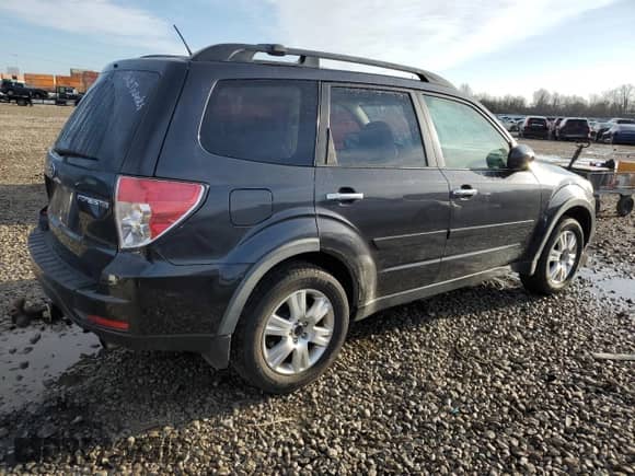 2011 Subaru Forester X Limited z VIN JF2SHBFC8BH762271, wystawiony jako Copart lot #49983265 z przebiegiem 131 908 mil mil oraz Szkoda całkowita • Salvage title. Historia ofert i sprzedaży dostępna na DreamBid. Obrazek 3.
