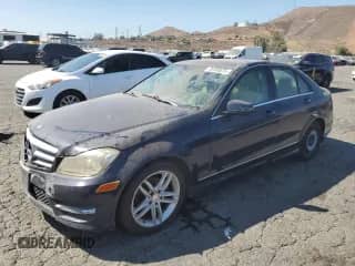 2013 Mercedes-Benz C 250 Sport с VIN WDDGF4HB2DG085680, выставлен на аукционе Copart как лот 70785575 с пробегом 245 743 миль миль и Чистый • Clean title. История ставок и продаж доступна на DreamBid. Изображение 1.