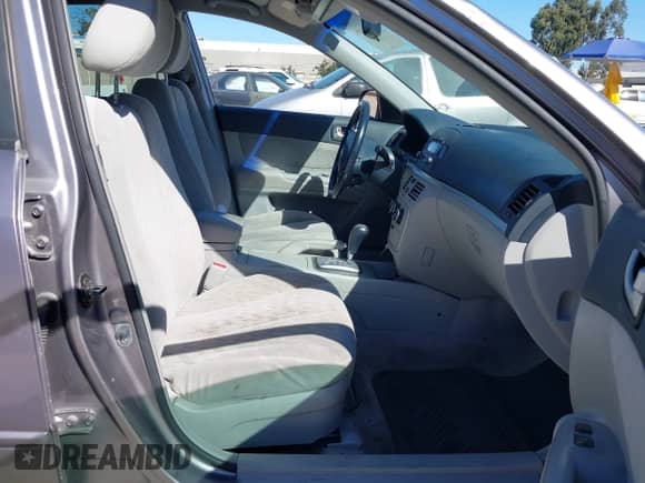 2006 Hyundai Sonata GL z VIN KMHET46C36A083055, wystawiony jako IAAI lot #43486346 z przebiegiem 104 734 mil mil oraz . Historia ofert i sprzedaży dostępna na DreamBid. Obrazek 5.