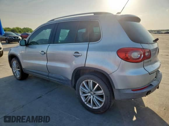 2010 Volkswagen Tiguan S с VIN WVGAV7AX8AW513100, выставлен на аукционе Copart как лот 64091115 с пробегом 152 360 миль миль и Списание • Salvage title. История ставок и продаж доступна на DreamBid. Изображение 2.