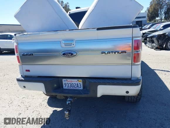 2011 Ford F-150 XLT z VIN 1FTFW1ET7BFB16524, wystawiony jako IAAI lot #41729414 z przebiegiem 134 924 mil mil oraz . Historia ofert i sprzedaży dostępna na DreamBid. Obrazek 17.