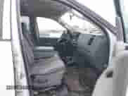 2007 Dodge 1500 ST z VIN 1D7HU18P57J590379, wystawiony jako IAAI lot #41753511 z przebiegiem 208 080 mil mil oraz . Historia ofert i sprzedaży dostępna na DreamBid. Obrazek 5.