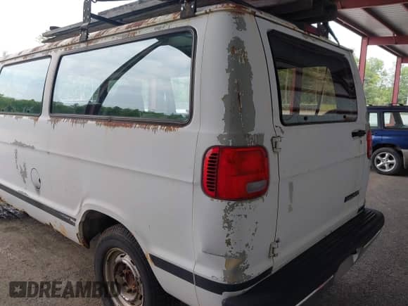 2001 Dodge Passenger с VIN 2B5WB25Y41K555668, выставлен на аукционе IAAI как лот 42439688 с пробегом 80 734 миль миль и . История ставок и продаж доступна на DreamBid. Изображение 6.