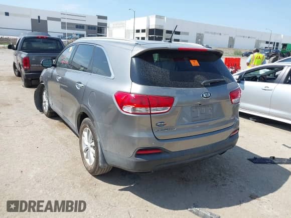 2017 Kia Sorento LX z VIN 5XYPG4A35HG257963, wystawiony jako IAAI lot #43105032 z przebiegiem 103 488 mil mil oraz . Historia ofert i sprzedaży dostępna na DreamBid. Obrazek 3.