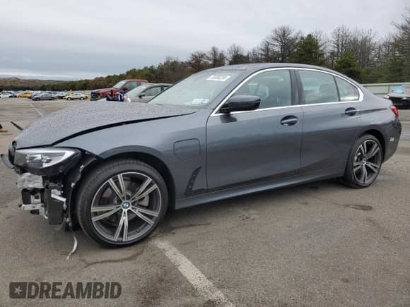 2021 BMW 3 Series 330e xDrive z VIN 3MW5P9J02M8B64508, wystawiony jako Copart lot #73336224 z przebiegiem 28 822 mil mil oraz Szkoda całkowita • Salvage title. Historia ofert i sprzedaży dostępna na DreamBid. Obrazek 1.