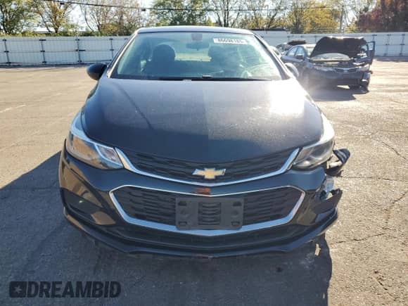 2017 Chevrolet Cruze LT z VIN 1G1BE5SMXH7150720, wystawiony jako Copart lot #86698185 z przebiegiem 81 805 mil mil oraz Szkoda całkowita • Salvage title. Historia ofert i sprzedaży dostępna na DreamBid. Obrazek 5.