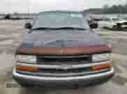 2000 Chevrolet S-10 LS with VIN 1GCDT19W2Y8121177, listed as a Copart auction lot 45388015 with 170,576 mi miles and Salvage title. Bid and sale history available at DreamBid. Image 5.
