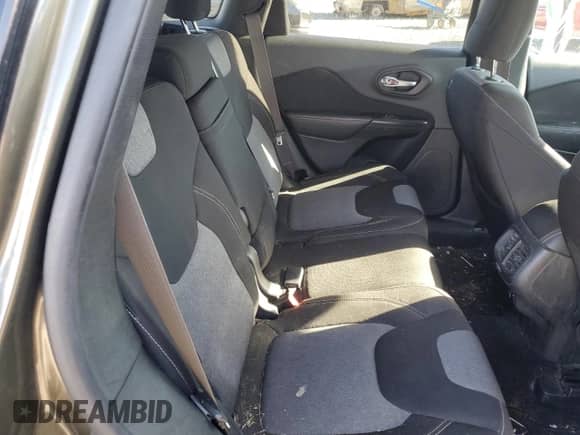 2014 Jeep Cherokee Latitude with VIN 1C4PJMCS8EW223312, listed as a Copart auction lot 82536455 with 198,060 mi miles and Clean title. Bid and sale history available at DreamBid. Image 10.