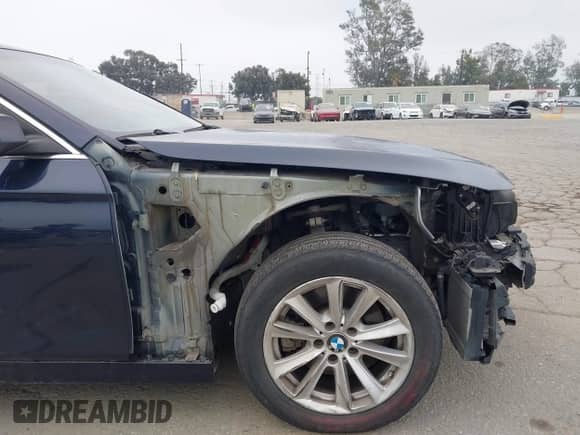 2014 BMW 5 Series 528i z VIN WBA5A5C57ED502055, wystawiony jako IAAI lot #43089502 z przebiegiem 88 448 mil mil oraz . Historia ofert i sprzedaży dostępna na DreamBid. Obrazek 18.