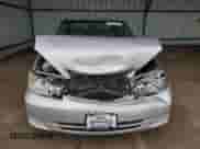 2004 Toyota Camry LE z VIN 4T1BF30KX4U569944, wystawiony jako Copart lot #81707915 z przebiegiem 246 068 mil mil oraz Szkoda całkowita • Salvage title. Historia ofert i sprzedaży dostępna na DreamBid. Obrazek 5.